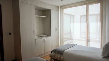 2 makuuhuonetta, silitysrauta/-lauta, vauvan matkasänky, Wi-Fi