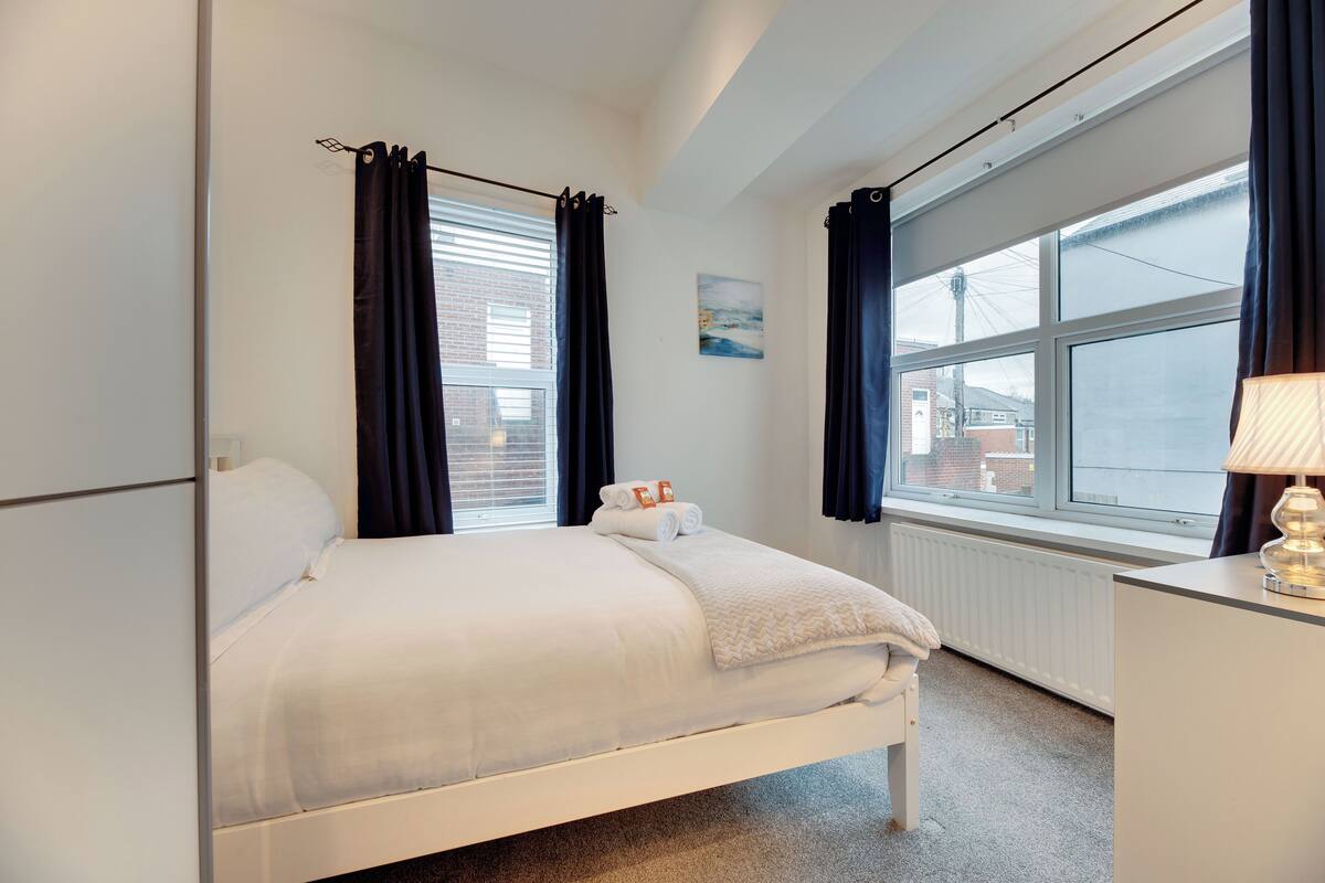 2 bedrooms, individually decorated, laptop workspace, free WiFi