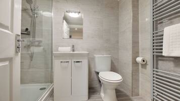 Comfort Apartment, 2 Bedrooms | Bathroom | Soap