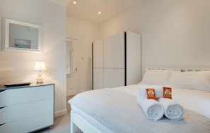 Comfort Apartment, 2 Bedrooms | 2 bedrooms, individually decorated, laptop workspace, free WiFi - Armstrong Apartments (Newcastle-upon-Tyne)