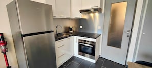 Fridge, microwave, oven, coffee/tea maker