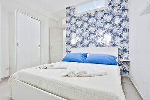 2 bedrooms, in-room safe, desk, iron/ironing board