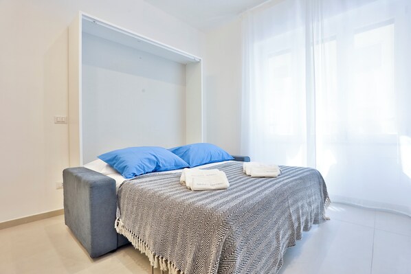 2 chambres, coffres-forts dans les chambres, bureau