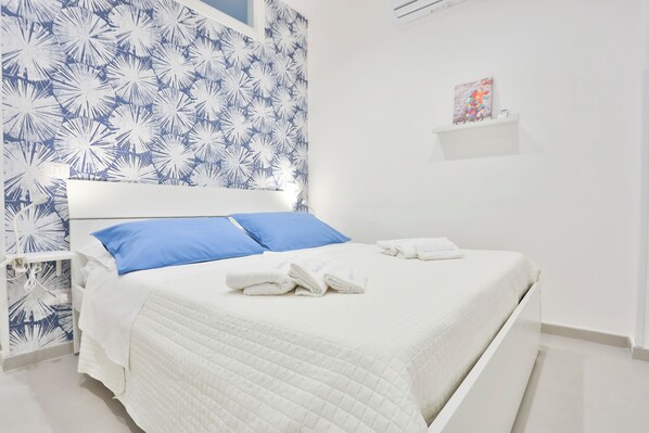 2 bedrooms, in-room safe, desk, iron/ironing board - Sandra's Apartment new cozy comfortable in the center of Salerno (Salerno)
