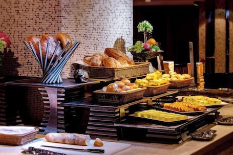 Dining. Spring Downtown Hotel