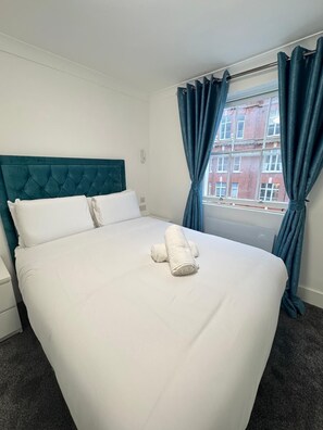 Deluxe Double Room, Ensuite | 1 bedroom, free WiFi - Baker Street Apartments (London)