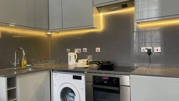 Deluxe Apartment, Ensuite (F2) | Private kitchen