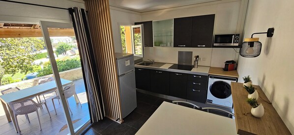 Fridge, microwave, oven, stovetop - T2 Dolce & Vita C3 sea and pool view (PROPRIANO)