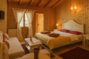 1 bedroom, WiFi, bed sheets - Aithra Boutique Hotel Cozy Quad Lake View Room (Tsivlos)