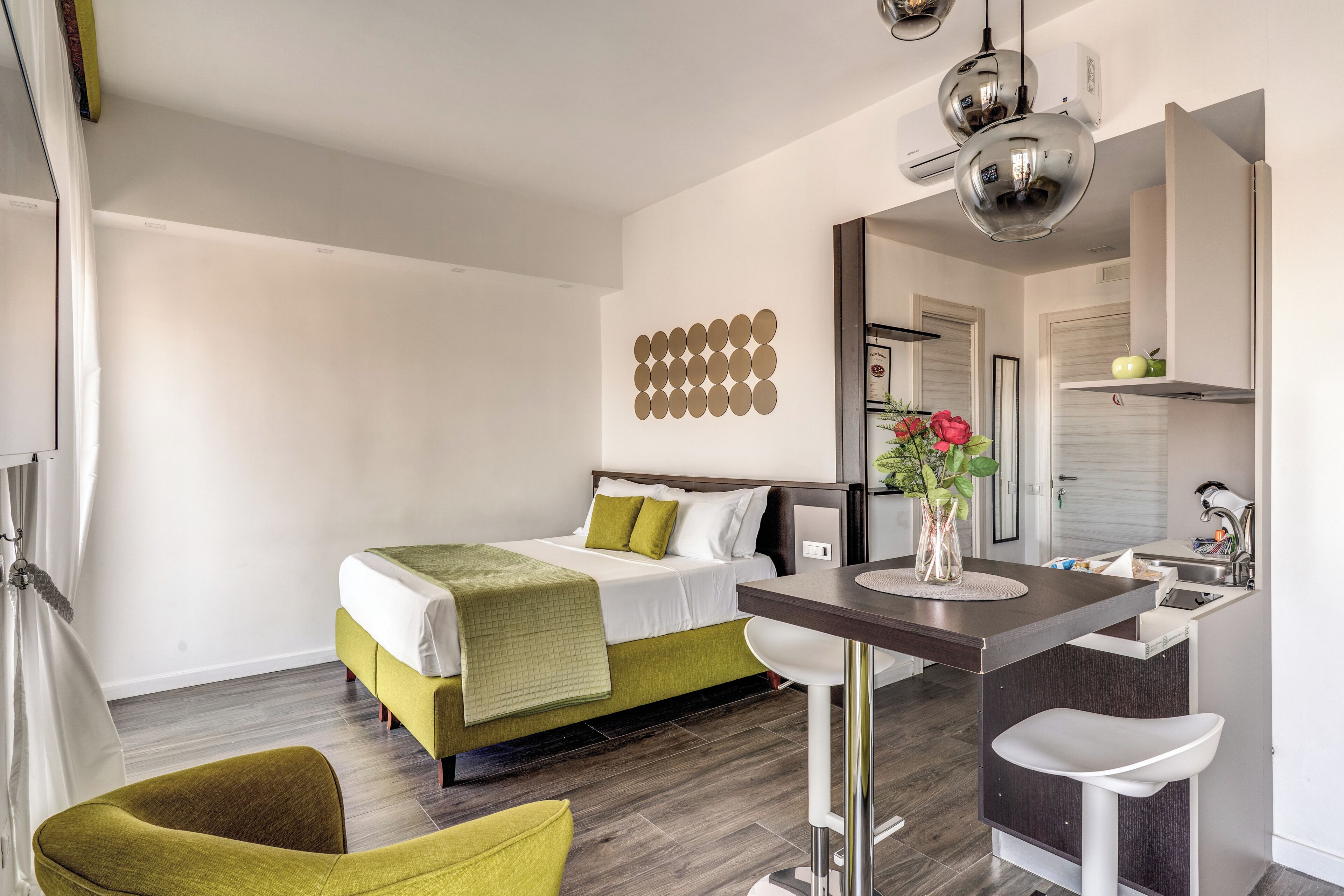 Comfort-Apartment, Balkon, Stadtblick | Wohnbereich