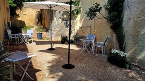 Dobbelt- eller tomannsrom – deluxe, bassengutsikt | Terrasse/patio
