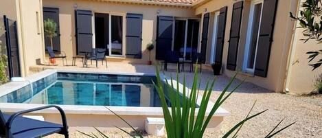 Sesongbasert utendørsbasseng