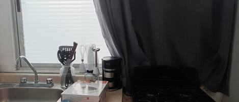 Fridge, oven, coffee/tea maker, blender