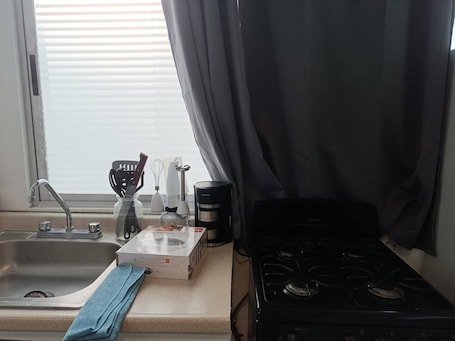 Fridge, oven, coffee/tea maker, blender. Small Independent Studio in Zapopan
