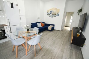Dining - Modern Oasis in Vallecas (Madrid)