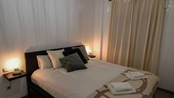 1 dormitorio, tabla de planchar con plancha, wifi y ropa de cama