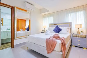 2 Schlafzimmer, Schreibtisch, Bügeleisen/Bügelbrett, WLAN