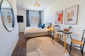 1 habitación, tabla de planchar con plancha, wifi y ropa de cama 