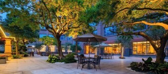 Juncheng Higher-quarter Hotel