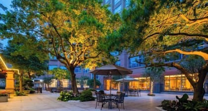 Juncheng Higher-quarter Hotel