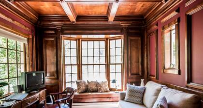 The Williamsburg Cottage at Valley Glen...your romantic mountain getaway