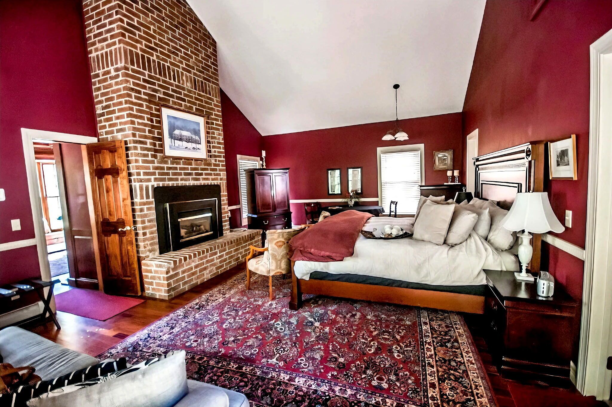 TV, fireplace, DVD player, books