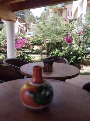 Outdoor dining - Safe cabin with friendly environment in Mazamitla (Mazamitla)