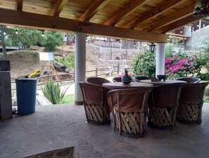 Outdoor dining - Safe cabin with friendly environment in Mazamitla (Mazamitla)