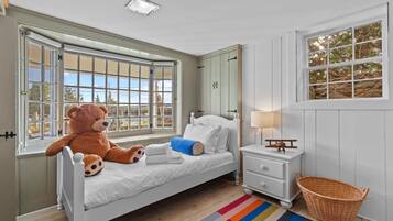 4 slaapkamers, een bureau, reisbedje, gratis wifi