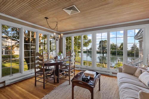 Waterside retreat! 4BR/3BA with private dock/views