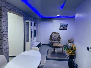 Executive Suite, Balcony, Courtyard View