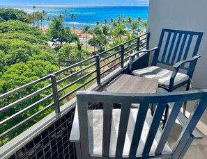 Property grounds - King Bed Ocean View Steps to Beach FAST WiFi (Honolulu)