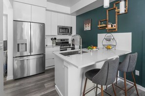 Fridge, microwave, oven, stovetop - Skyline Serenity: Rooftop Near DT Seattle &Airport (Seattle)