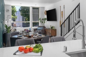 Dining - Skyline Serenity: Rooftop Near DT Seattle &Airport (Seattle)