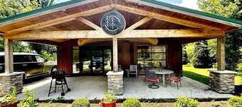 Waterfront Property w/dockage-sleeps 18!