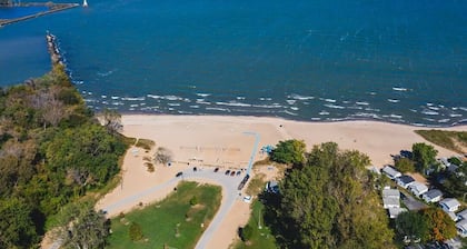 Waterfront Property w/dockage-sleeps 18!