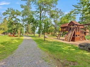 Children’s area - Lakefront Luxe - Antler Cottage a 3-Level Retreat on the Whitefish Chain (Pequot Lakes)