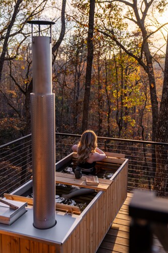 Private Luxury Romantic Getaway near Dahlonega with Hot Tub and Trails