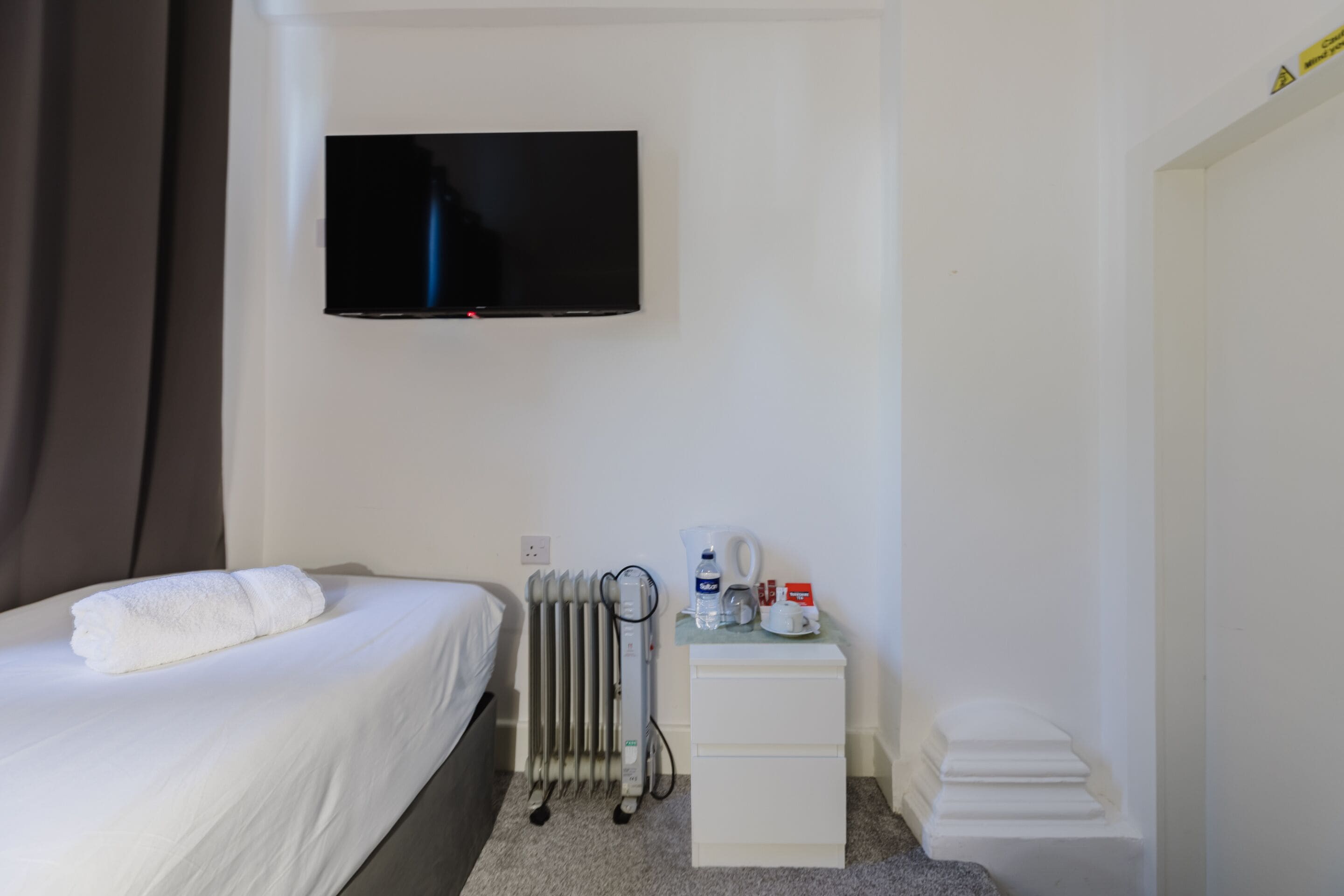 Standard Single Room, Shared Bathroom | Blackout drapes, iron/ironing board, free WiFi