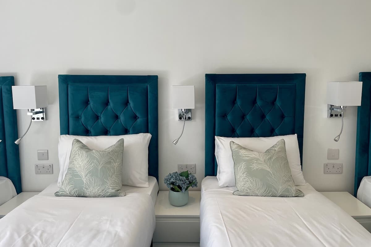 Premium Quadruple Room, Ensuite | 1 bedroom, blackout drapes, iron/ironing board, free WiFi
