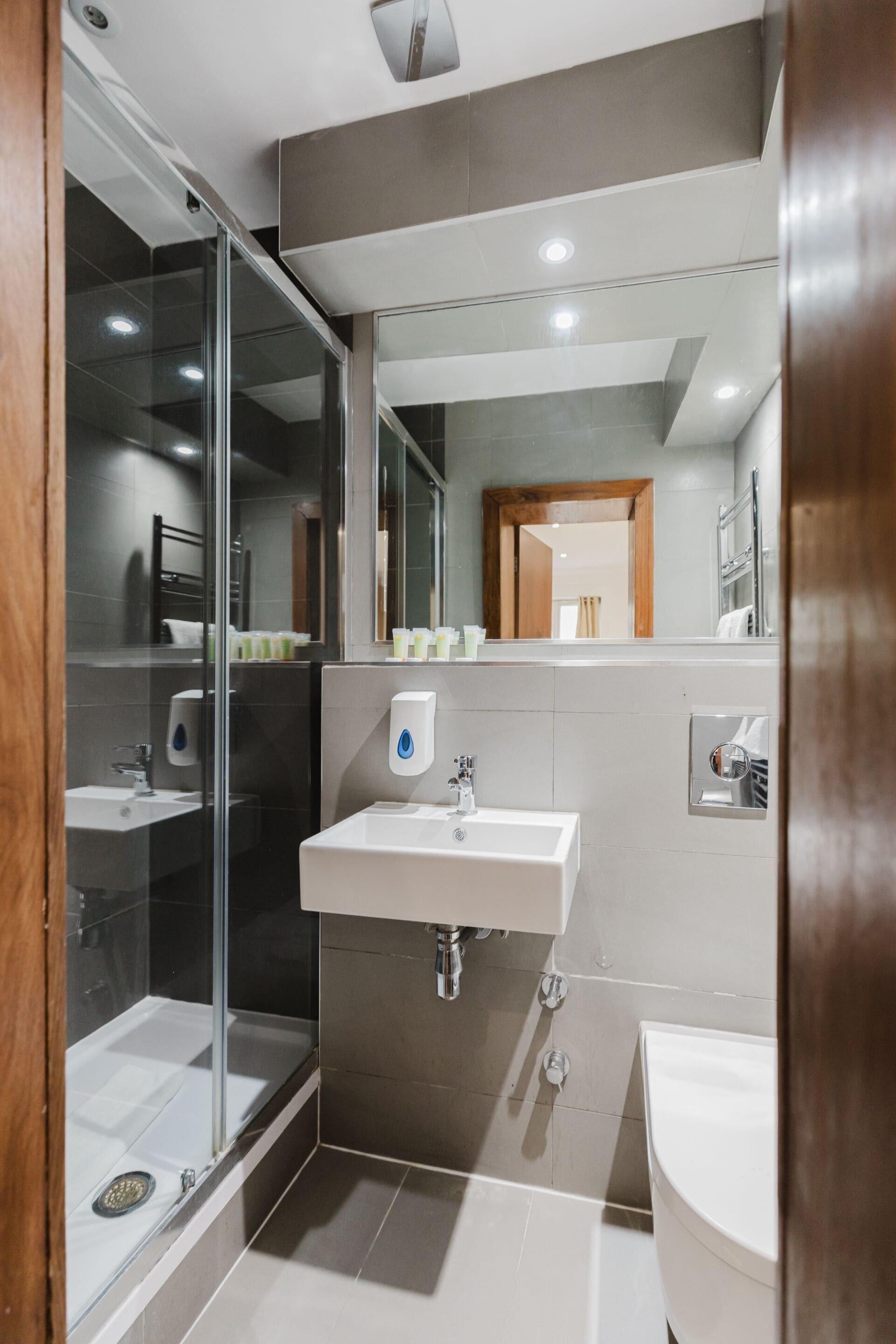 Photo - The Gate Hotel