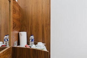Dobbeltrom – standard, eget bad | Blendingsgardiner, strykejern/-brett og wi-fi (inkludert)