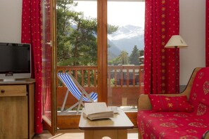 Living area - Ski-in/ski-out & foot of the slopes, balcony, tv, ski locker, 35m², La Norma (La Norma)