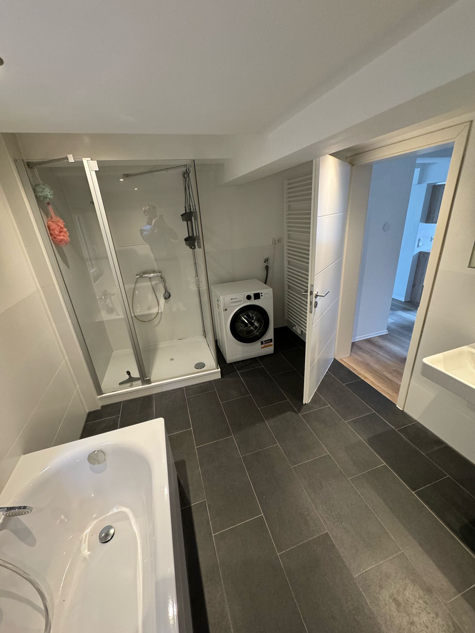 Dusche, Handtücher, Seife, Toilettenpapier
