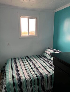 3 bedrooms, WiFi, bed sheets - Comfort With A view (burgeo)