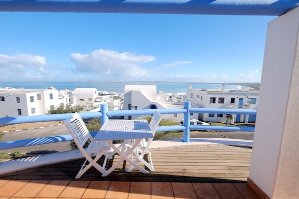 House, 3 Bedrooms, Smoking, Balcony | Outdoor dining