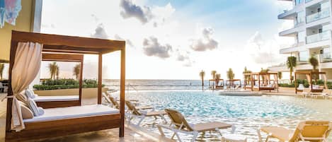 4 piscines extérieures, cabanas gratuites, parasols