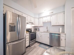 Fridge, microwave, oven, stovetop - Cozy 3-Bedroom House near the Beach (Cape May)