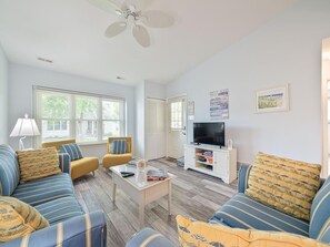 TV - Cozy 3-Bedroom House near the Beach (Cape May)