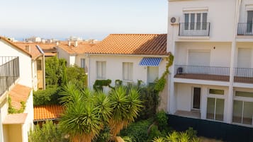 Exclusive Double Room, Shared Bathroom | Taman